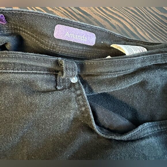 Gloria Vanderbilt Amanda Black Jeans. Denim. 22W (429) - Picture 2 of 5